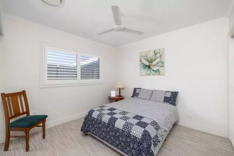 Elegant Three-Bedroom Retreat - Sunlit Alfresco Living