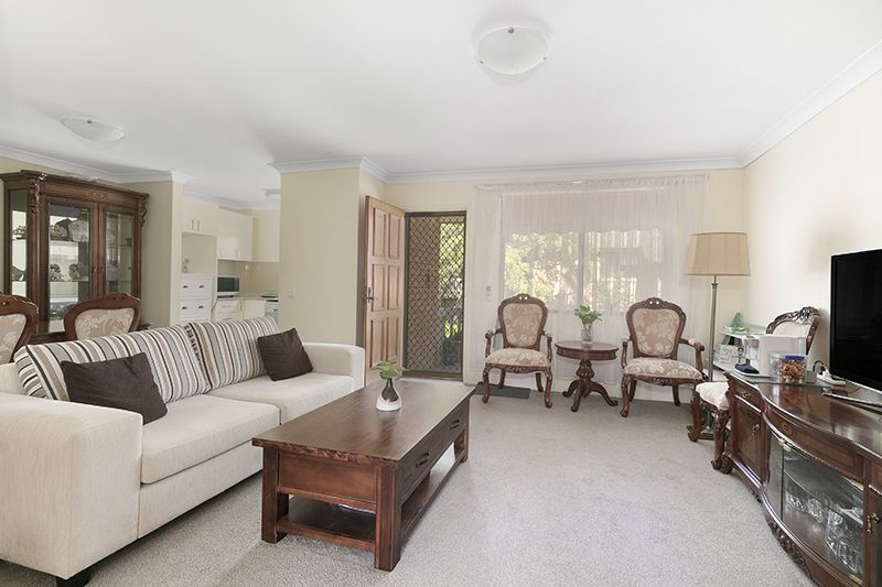 Well presented sun-filled unit overlooking leafy green gardens