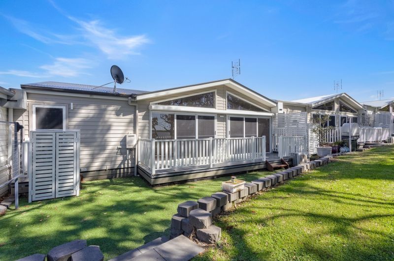 Perfect Waterfront Location – Enjoy Scenic Lake Views