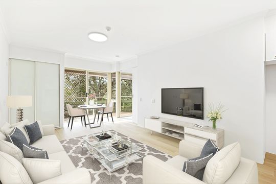 Refurbished One Bedroom Apartment with Natural Light and Garden Views