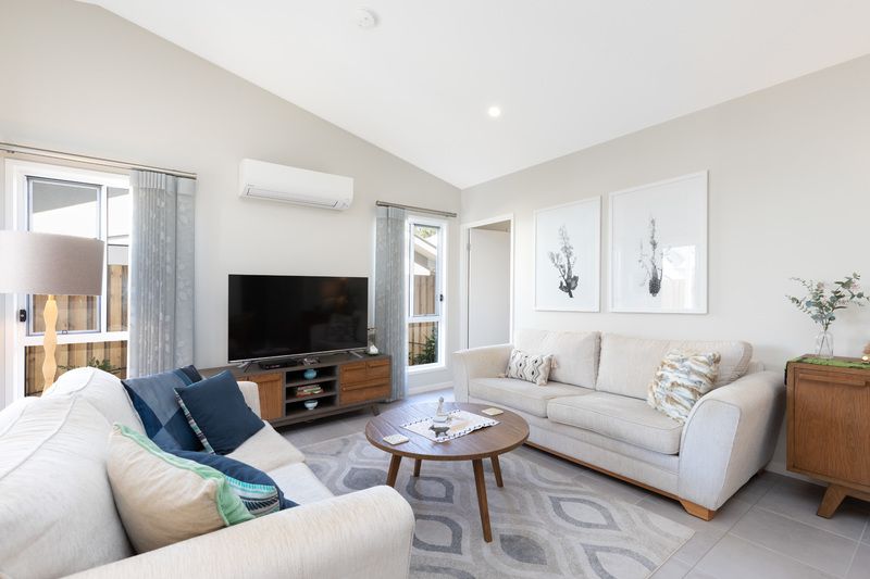 Enjoy nature, birds, gardens and peace and quiet in this immaculate lowset home