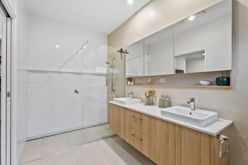 Site 238 - Established Macan