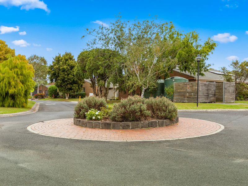 Tranquil garden retreat with A-grade village location