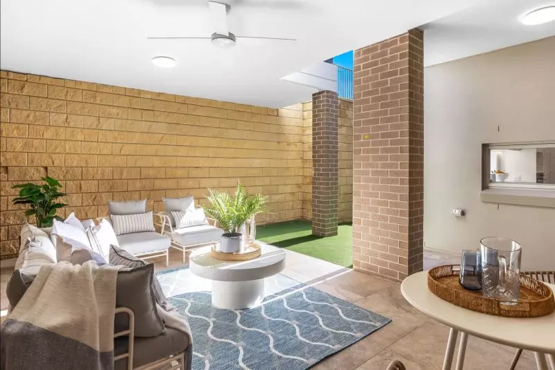 Beautifully positioned villa with golf course views