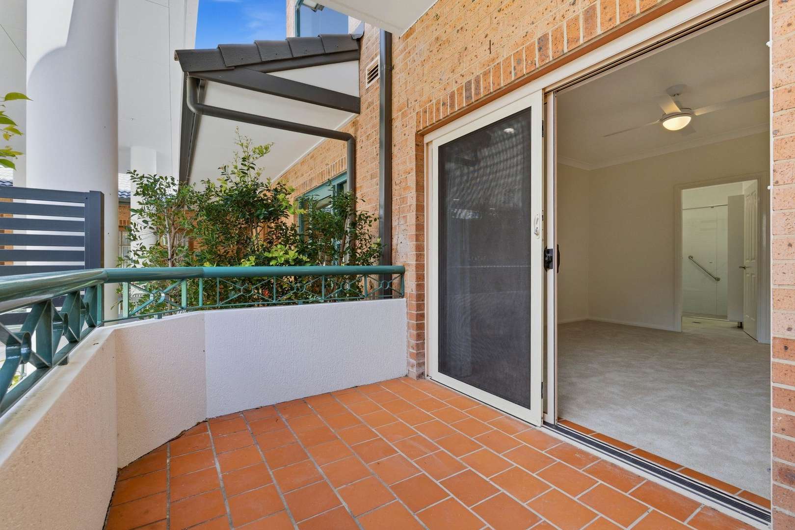 Ground Floor Studio Apartment with Courtyard Views