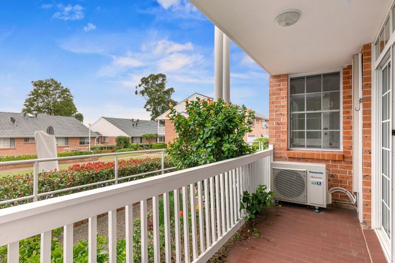 Immaculately maintained 3 bedroom unit with modern look overlooking stunning gardens