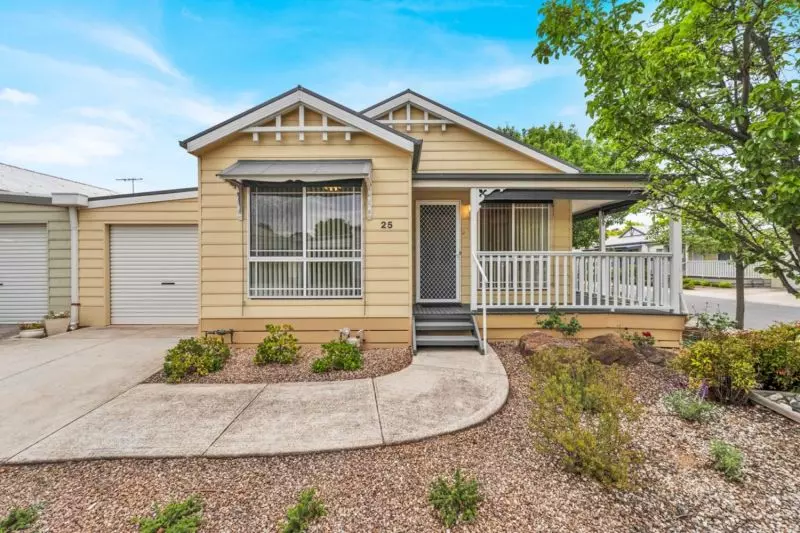 Lifestyle Communities Brookfield - Resort-style living in a prime corner position