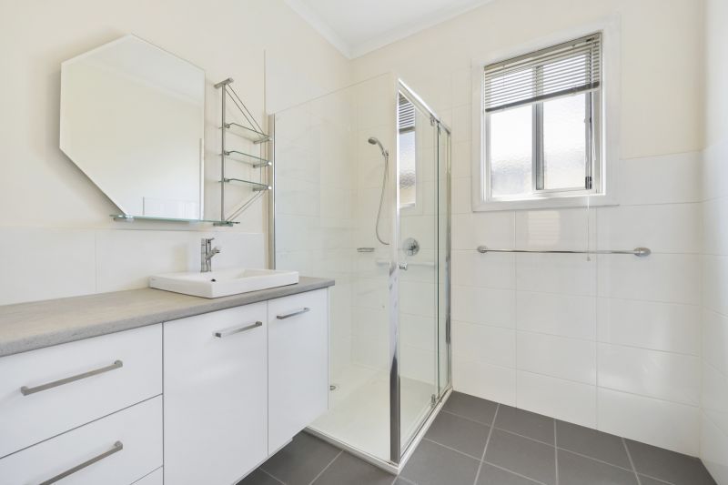 Newly Renovated- Cosy 2 Bedroom Home