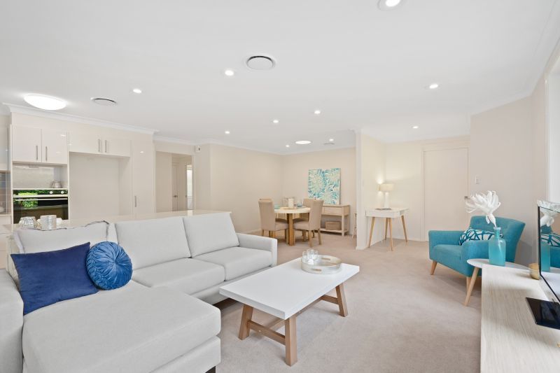 Sunny two-bedroom on the parkland