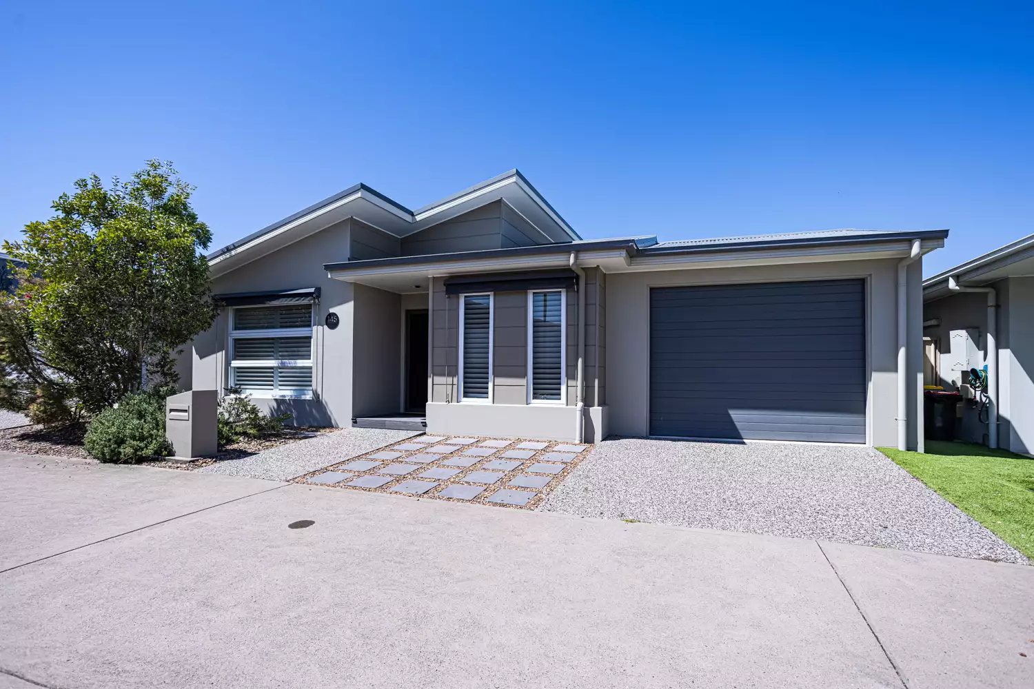 Palm Lake Resort Fern Bay -Special touches in ideal location