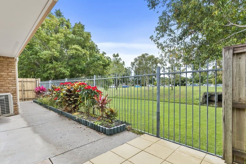 Totally Refreshed North-Facing Villa with Greenspace Views