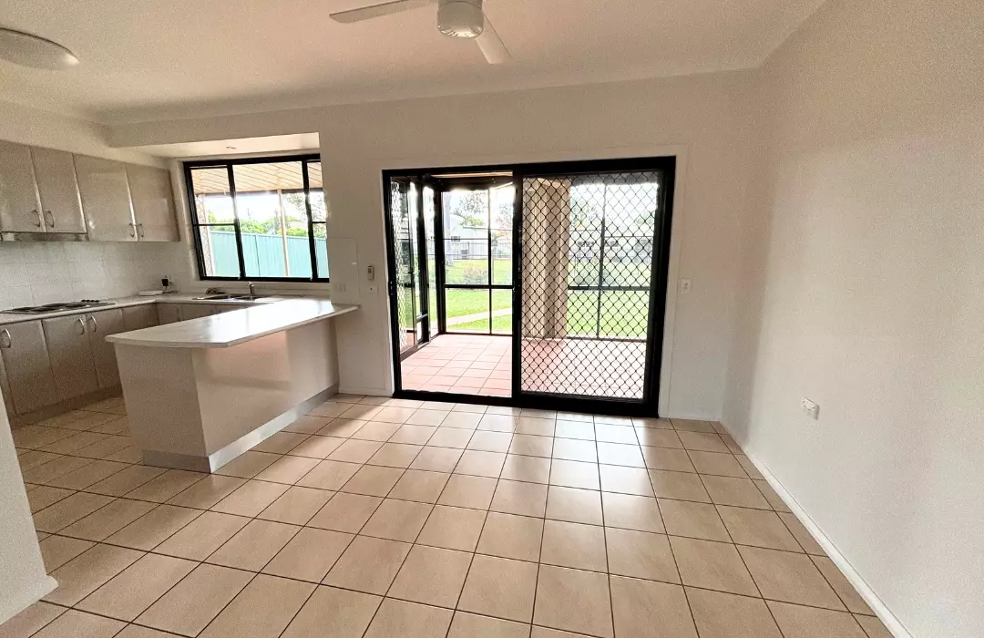 DEPOSIT TAKEN Sturt Villa - Modern and Refurbished 2 Bedroom Villa with Sunroom