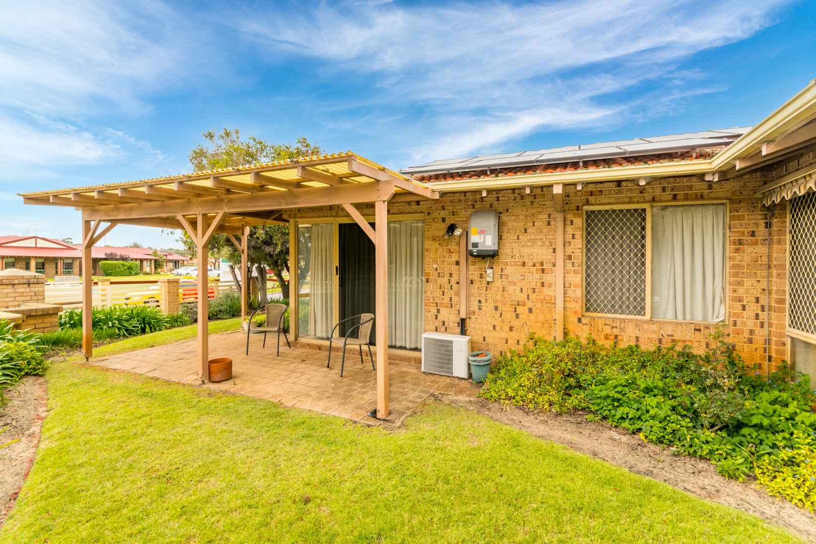 Move-in ready villa with Bibra Lake and bowling green views