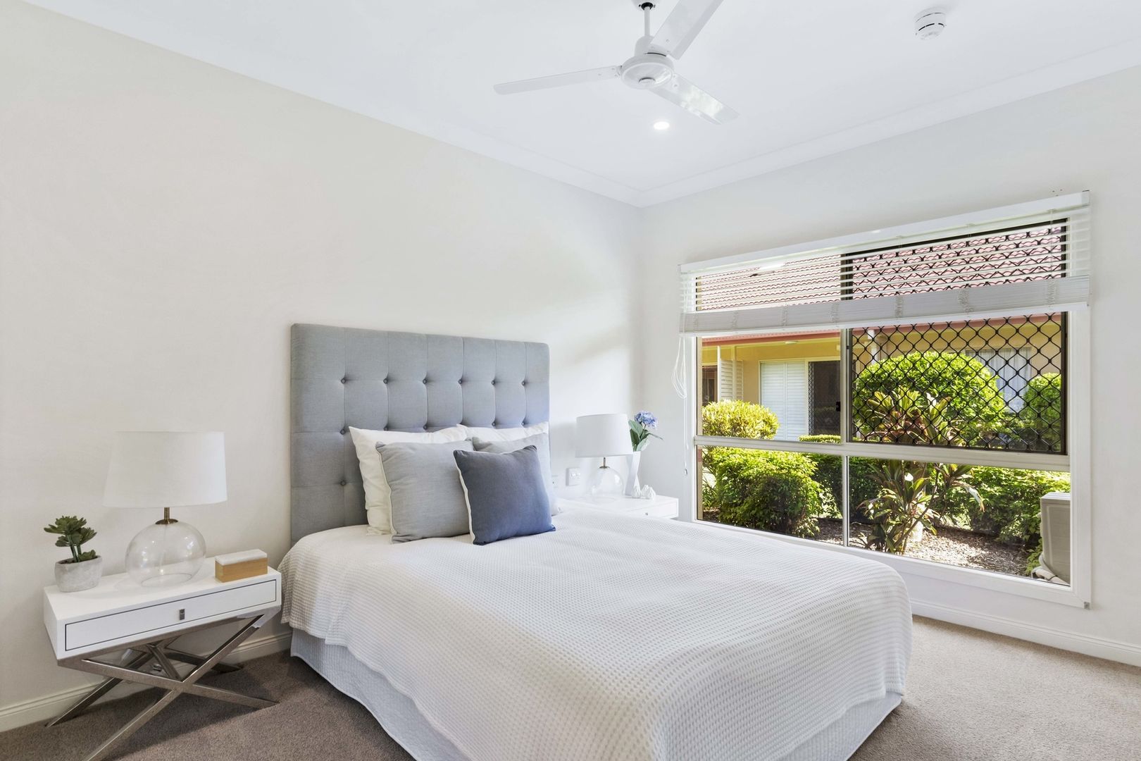 One-bedroom apartment located in a quiet and peaceful setting.