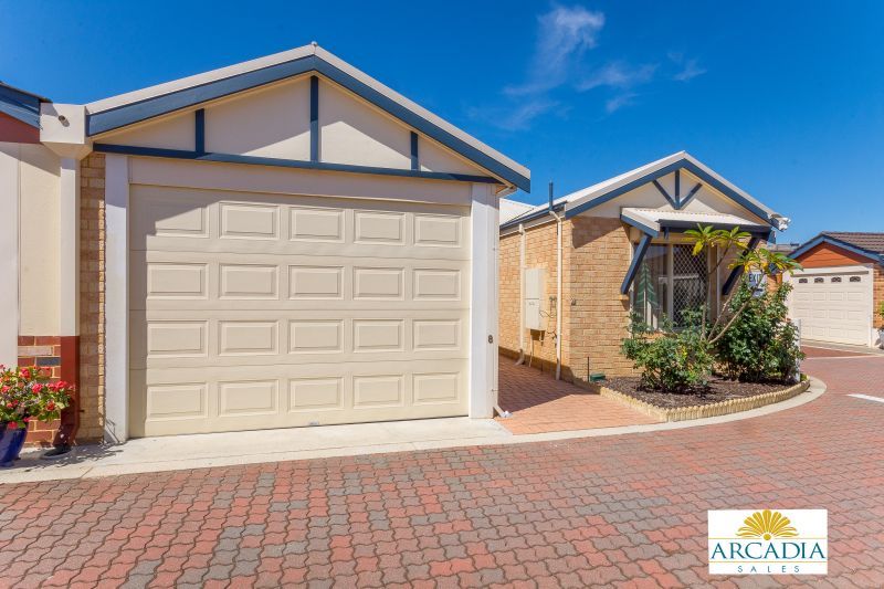 ARCADIA WATERS MADDINGTON - New Stone Bench Top Kitchen, 2 Bedroom + Study