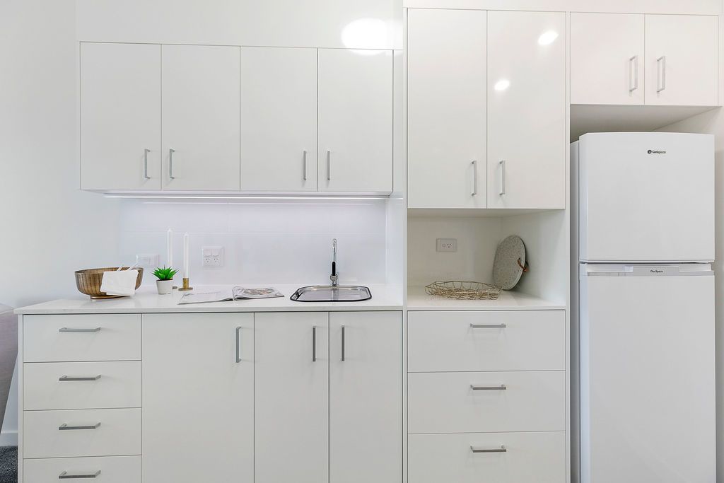 Sunny 1-bedroom apartment with beautiful community views