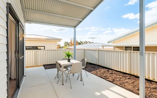 Modern open-plan living 3 bed home with outdoor deck