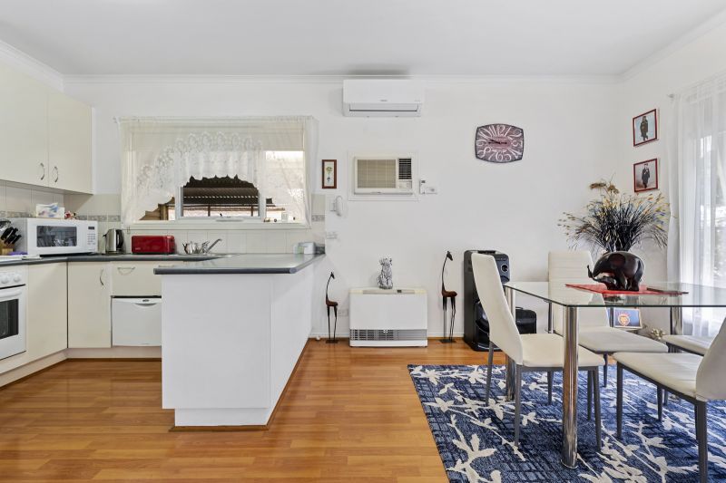 Vibrant & Beautifully Maintained!