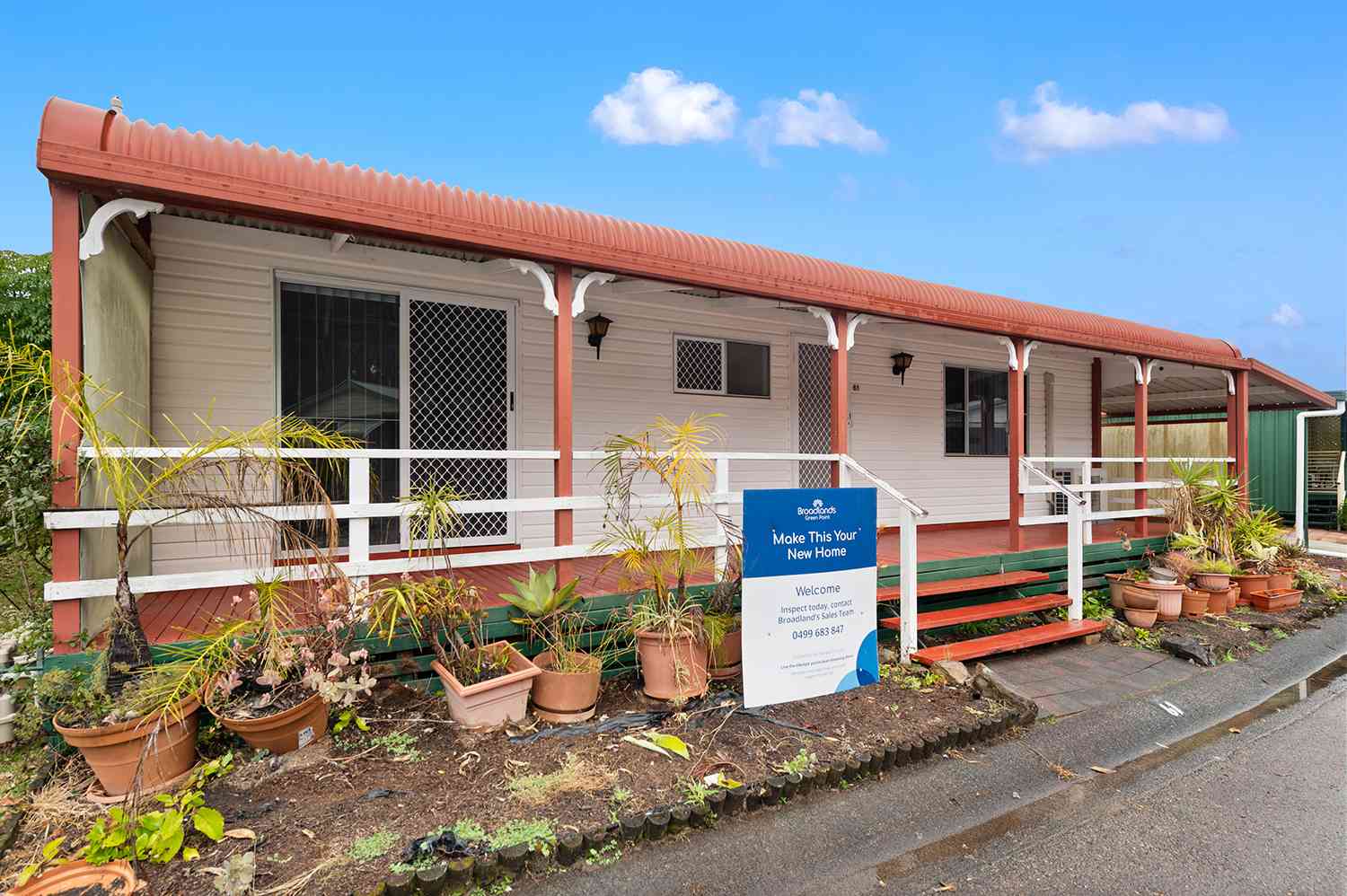 Space Aplenty - Two Double Bedrooms - Full Length Veranda