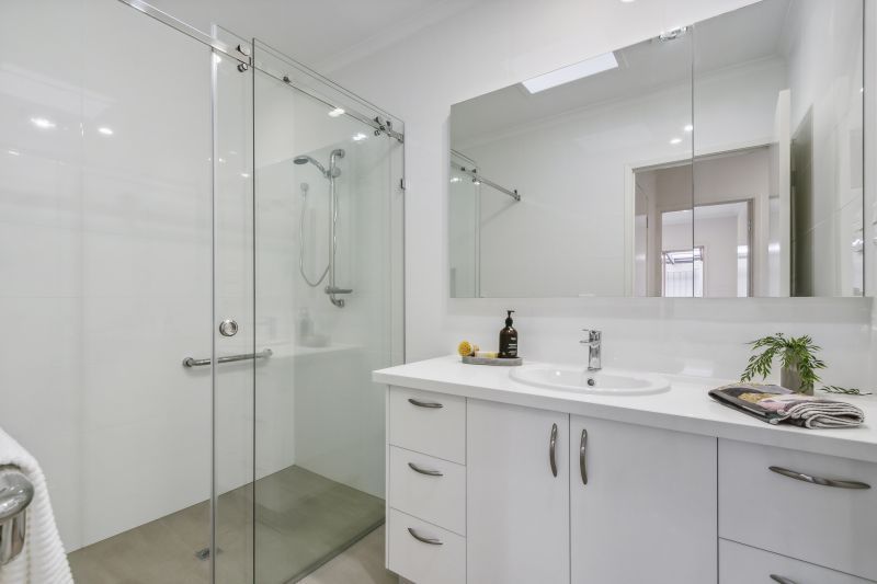 Beautifully refurbished 2-bed plus study villa