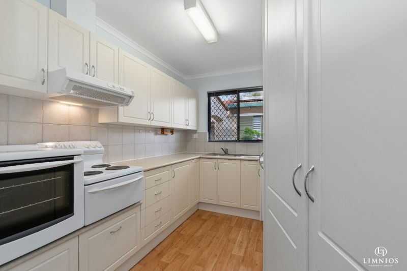 UNDER OFFER - Grandstand views of the Bowling Green