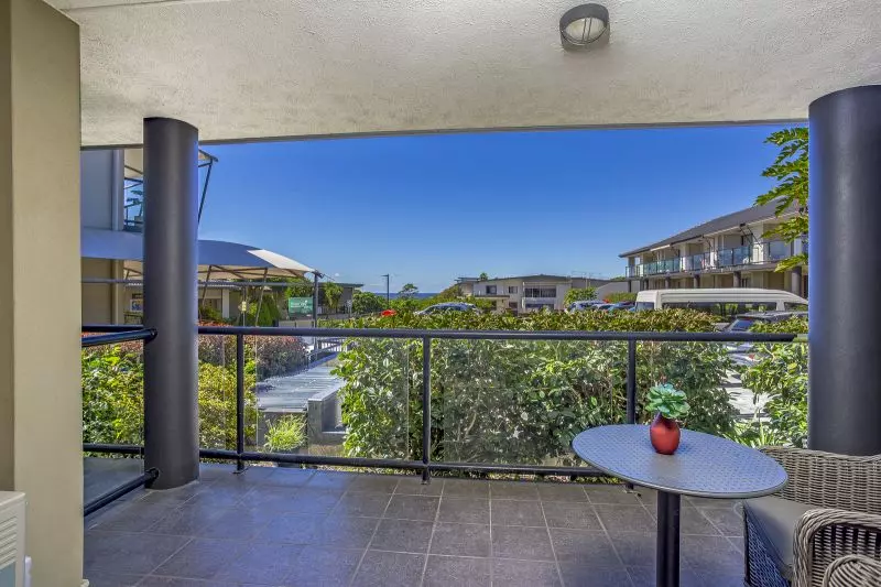Ground-floor studio apartment with ocean views