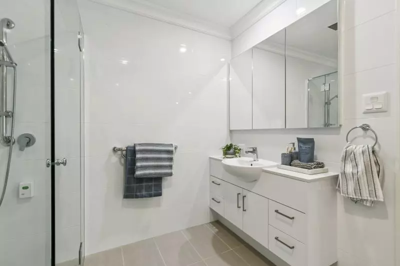 Beautiful & bright newly refurbished 2 bed apartment