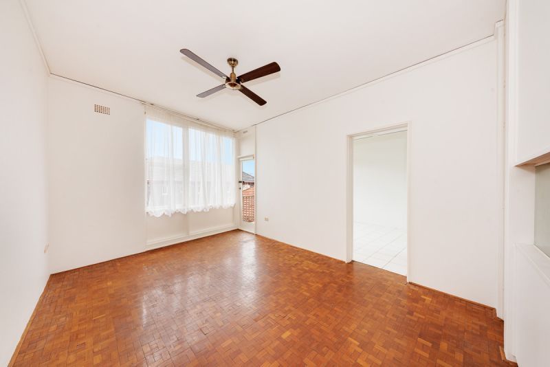 Light Filled Delight & with amazing View.