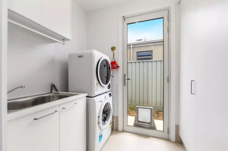 Quiet, Contemporary Living with Privacy and Space