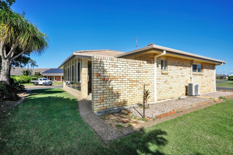 Stand alone villa, ready now!