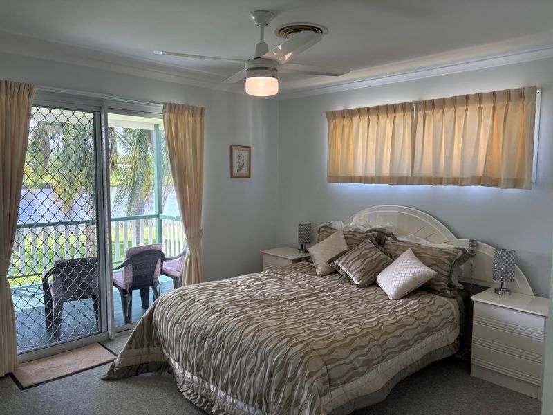 Lakeside Living with Extras