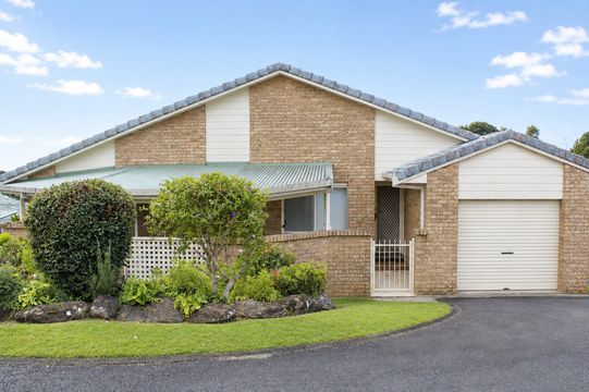 Freshly Refreshed Living with Beautiful Northerly Views