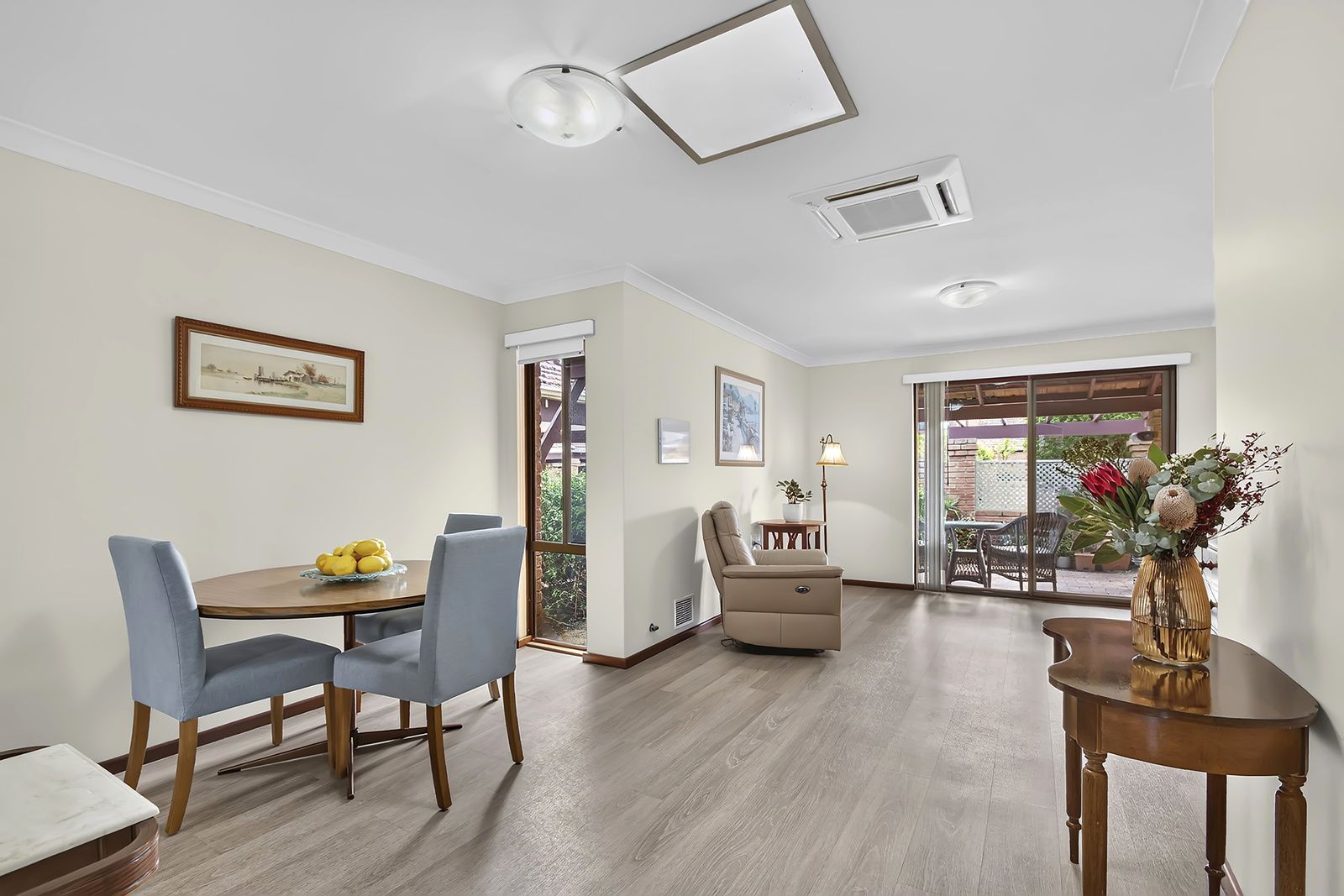 Discover effortless living in a prime Booragoon location.