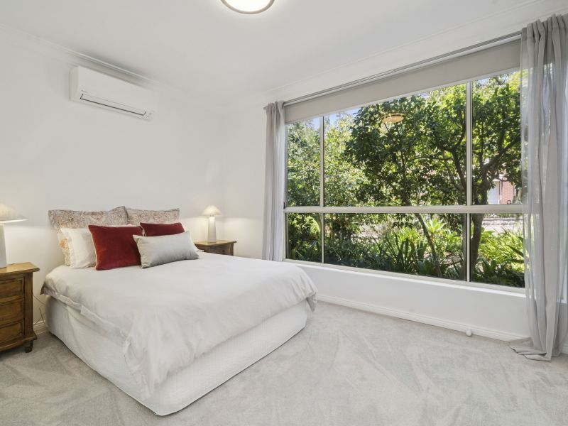 Secluded garden apartment with lush surroundings