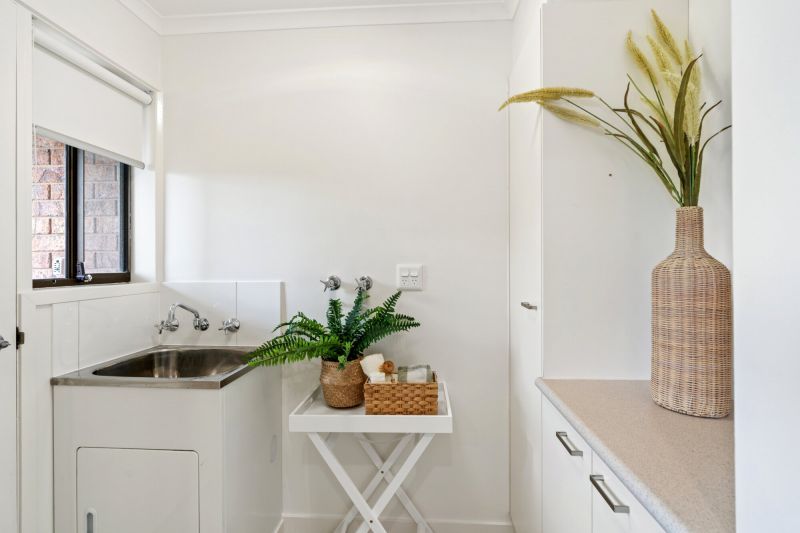 Immaculate 1-Bed + Study - Style Meets Simplicity