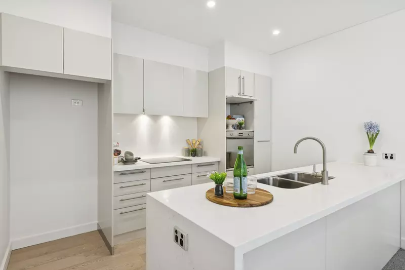 Stylish Space, Sunlit Private Balcony