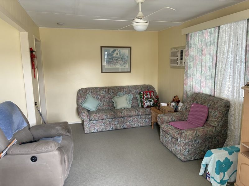 Large Kitchen & bathroom