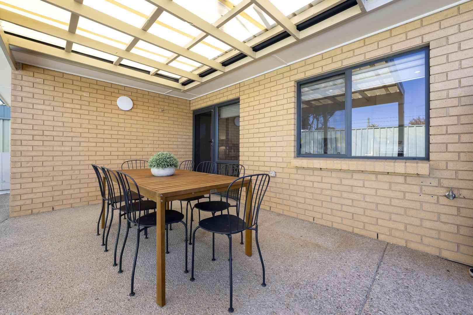 Eldercare Elmwood Grove: stunning three-bedroom villa with garage