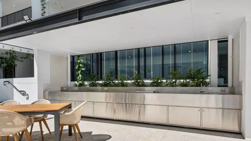 Large, bright and breezy apartment with city outlook