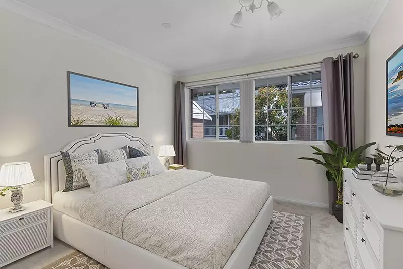 Gorgeous upper level sun-filled unit with leafy garden views