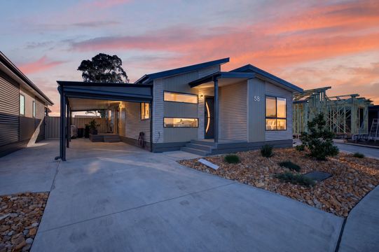 MODERN LIFESTYLE LIVING IN BROADLANDS VIEW VILLAGE