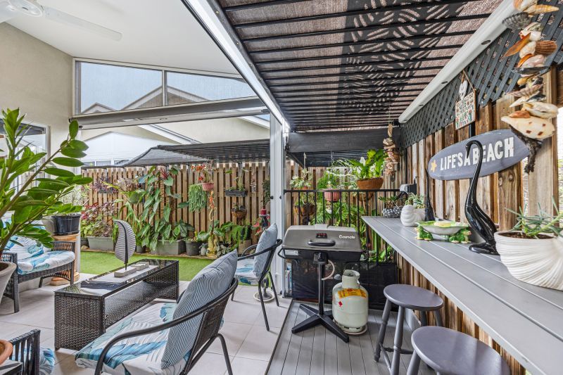 Stunning Tropical Hideaway!