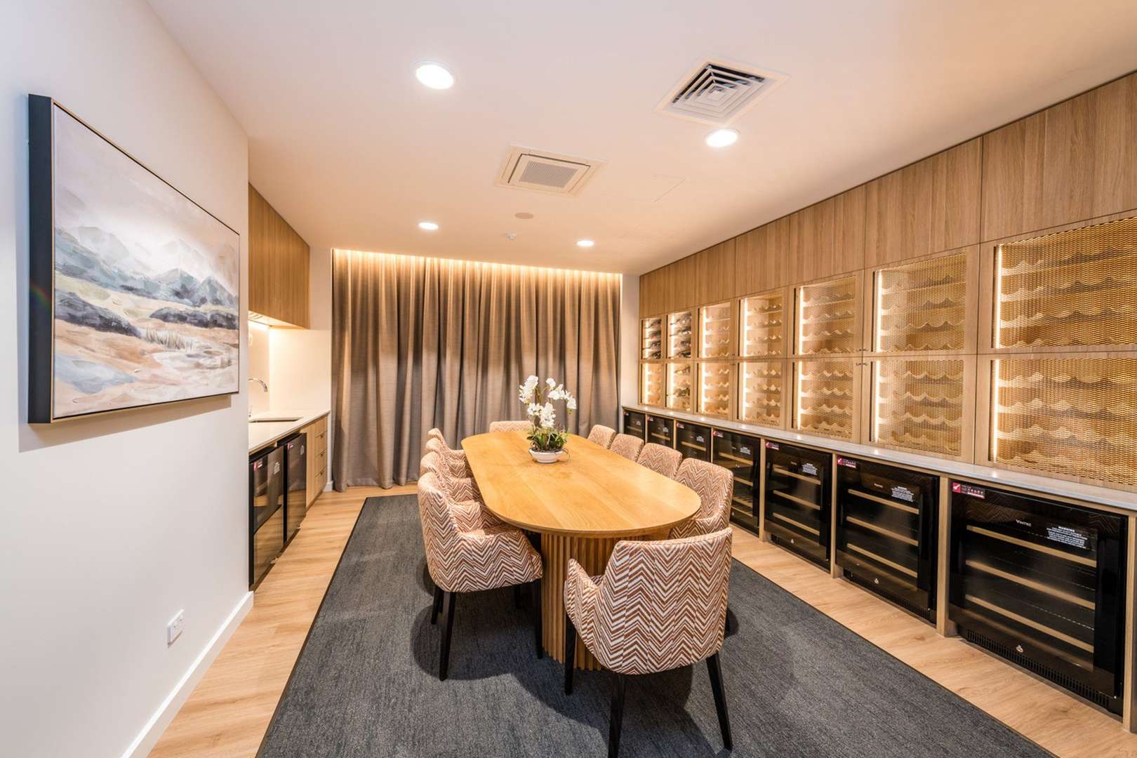 Private Two-Bedroom Apartment with a Leafy Outlook