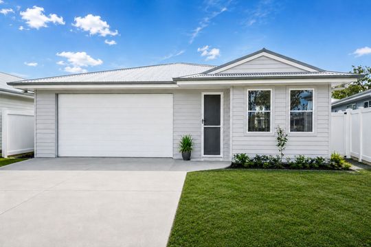 The Asher is big on comfort and perfect for company - Lot 227.