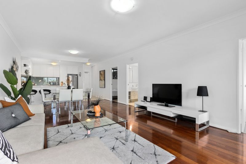 Light & Bright Living, Refurbished... See it to Believe it!!