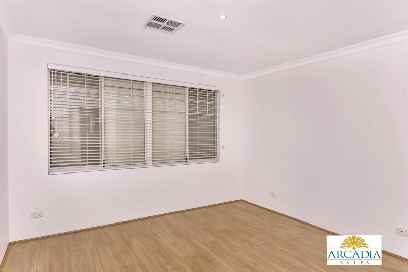 ARCADIA WATERS MADDINGTON - Dress to Impress...