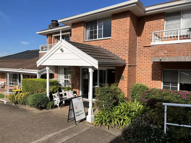 This generously proportioned floorplan offers worry-free, secure retirement living