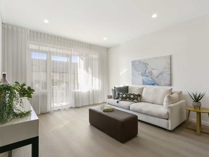 Stylish North-Facing Penthouse with Sunlit Balcony