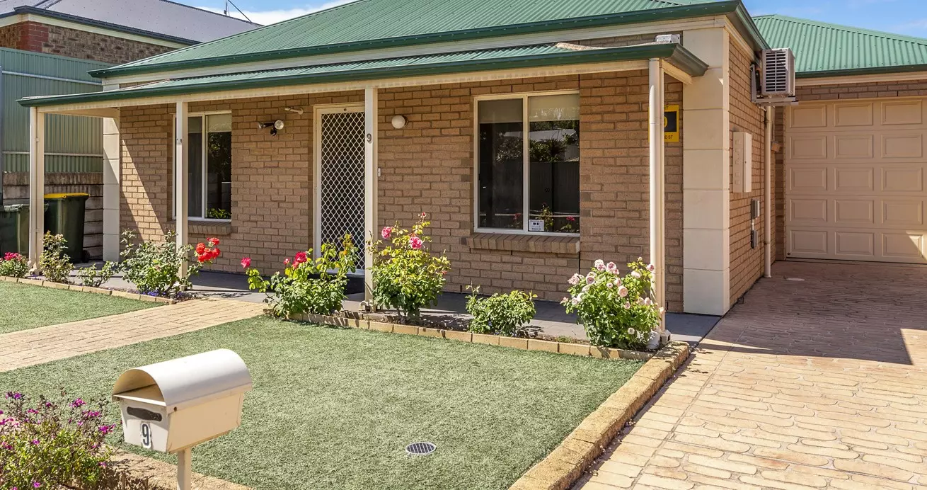 Three Bedroom, Two Living Areas - Close to Main Street - Vin Rice Village