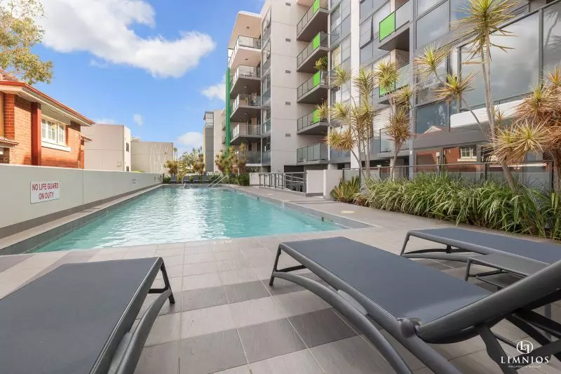 Exquisite Modern Living, Impressive with Great View!